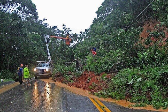 Trecho interditado da rodovia Rio-Santos; não existe previsão de liberação da pista

