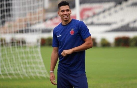 Confira a seguir a galeria especial do LANCE! com as imagens de Paulinho com a camisa do Vasco