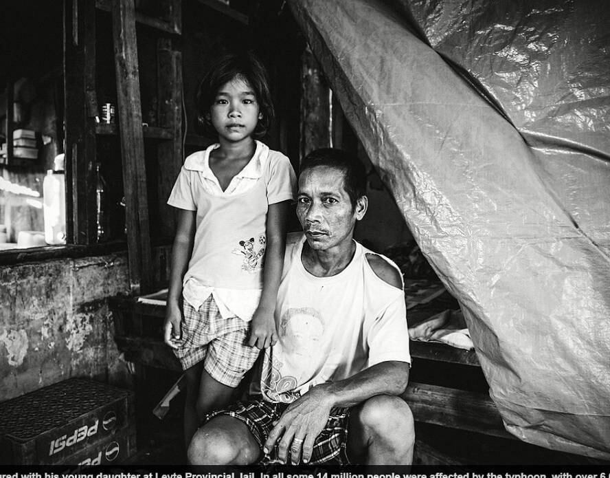 — Me disseram que os presos eram responsáveis por crimes pequenos, como roubo e tráfico de drogas. Porém, eu verifiquei a ficha deles e vi que a maioria estava detida por assassinato e estupro