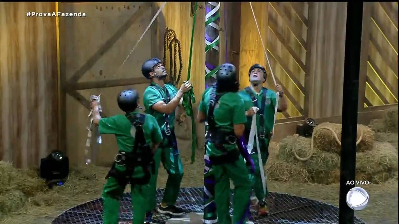 Na primeira etapa, os peões tinham que trabalhar em conjunto para liberar cordas