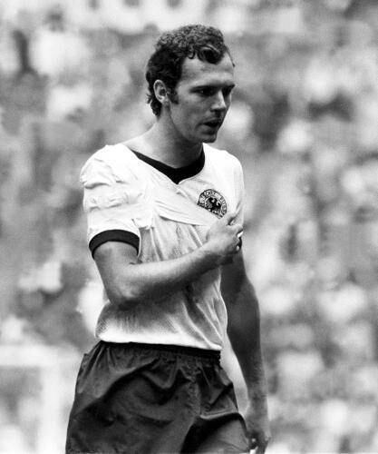 O alemão Franz Beckenbauer é outro craque que faturou o prêmio por duas vezes