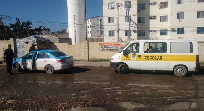 Criminosos roubaram van escolar no bairro do Jóquei, em São Gonçalo