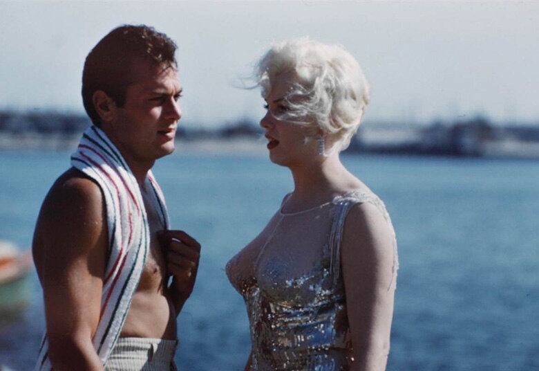 Tony Curtis e Marilyn Monroe se odiaram tanto nas filmagens de Quanto Mais Quente Melhor que o ator disse que beijá-la era como beijar Hitler