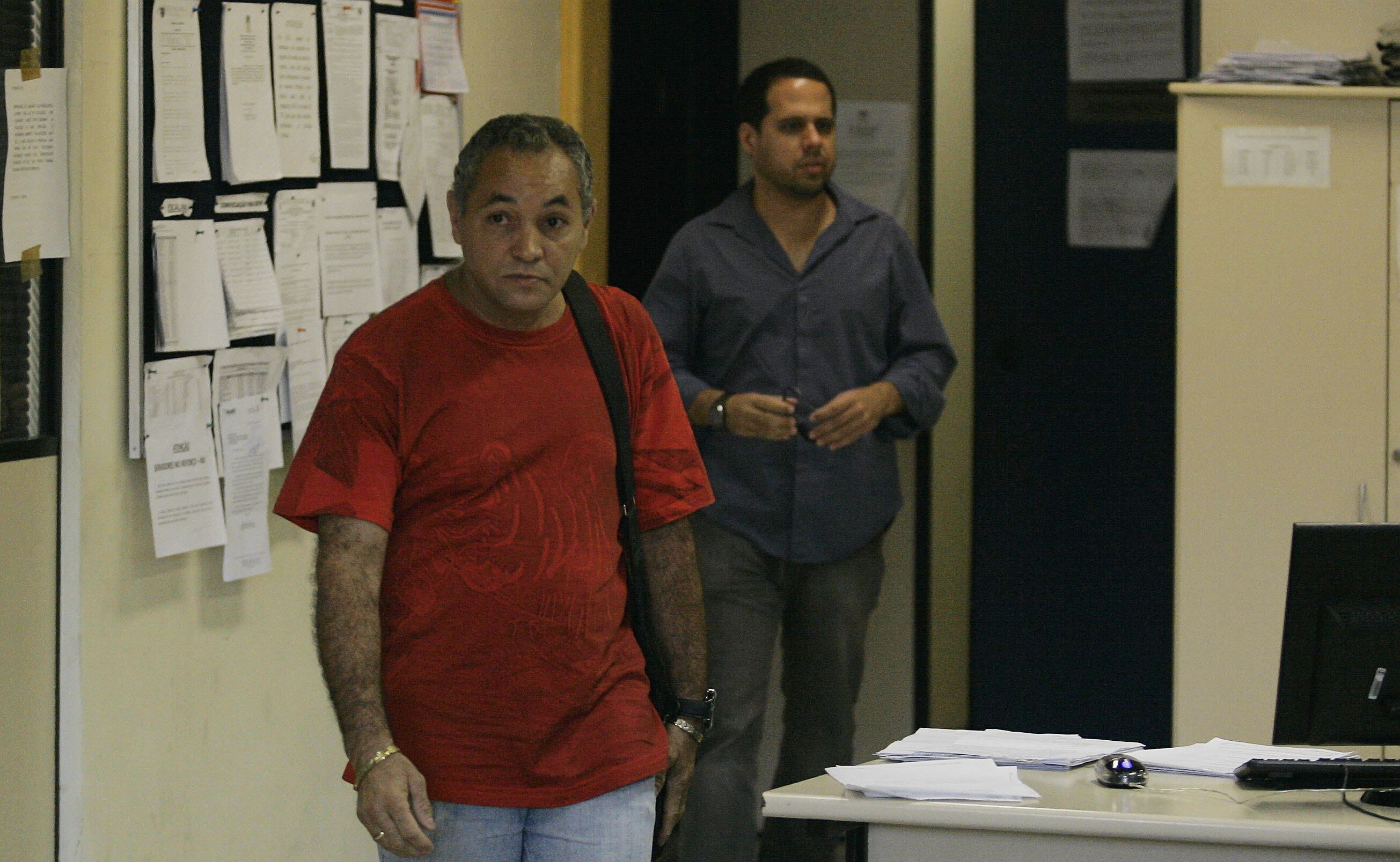 Jovelino foi encaminhado à Delegacia do Engenho Novo (25ª DP). Ele foi indiciado por ato obsceno e responderá em liberdade. O suspeito, que é casado, negou o crime.
 
— Não sou tarado, nunca fiz isso
