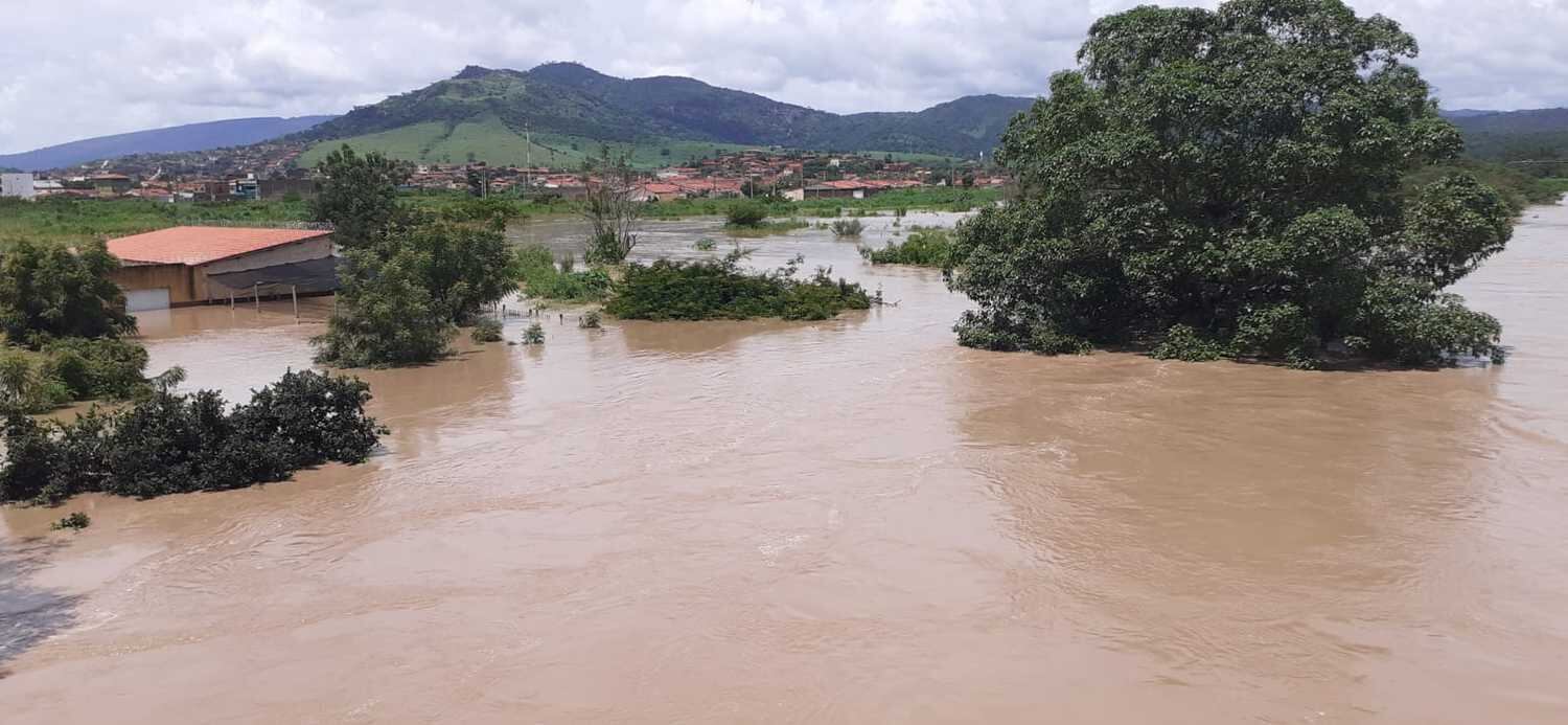 Cidade ficou tomada pela água após temporais