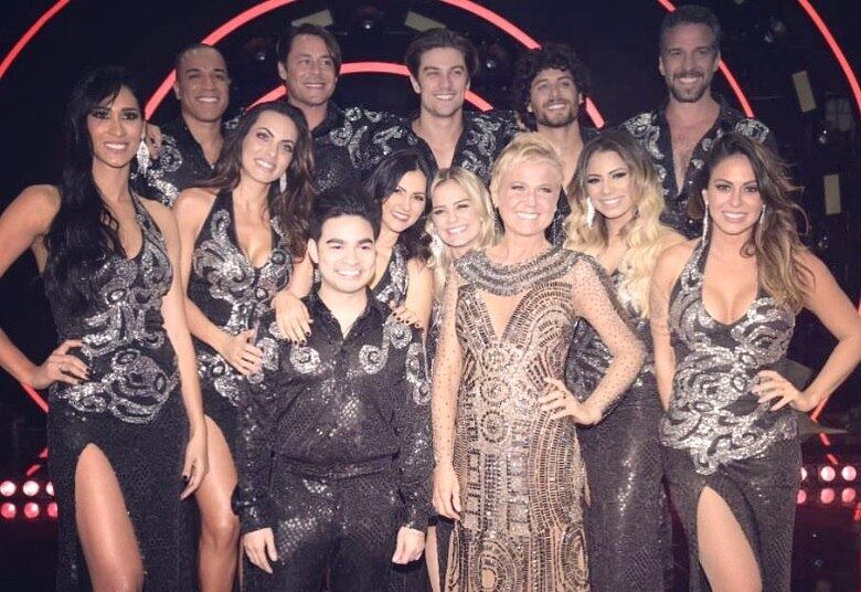 Na grande final do Dancing Brasil, Xuxa Meneghel já deu a largada
para a segunda temporada da competição. A eterna rainha anunciou com
exclusividade, na noite desta
segunda-feira (26), as estrelas que integram a
nova edição da atração, que conta com talentos da música, da
interpretação e do esporte

VÍDEO: Conheça as estrelas da segunda temporada do Dancing Brasil