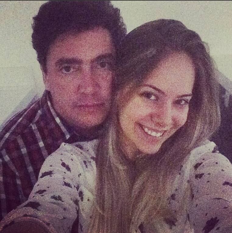 Wilder, 45 anos, e Vanessa, 21, estão juntos desde o início de 2013, pelo menos. Wilder assumiu a vaga de senador após a cassação de Demóstenes Torres em julho de 2012