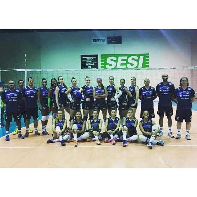 A ponteira atualmente defende o Brasília Vôlei, time que participa da Superliga