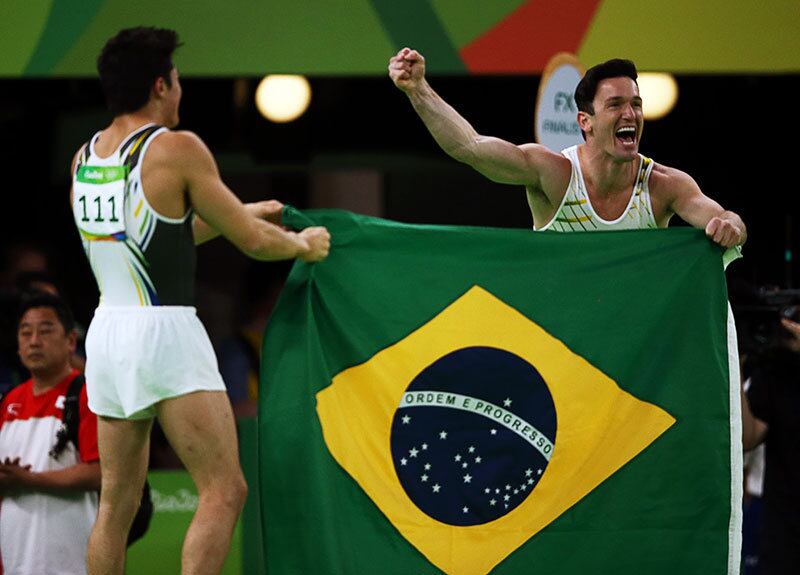 Athur Nory e Diego Hypolito festejam a dobradinha no pódio