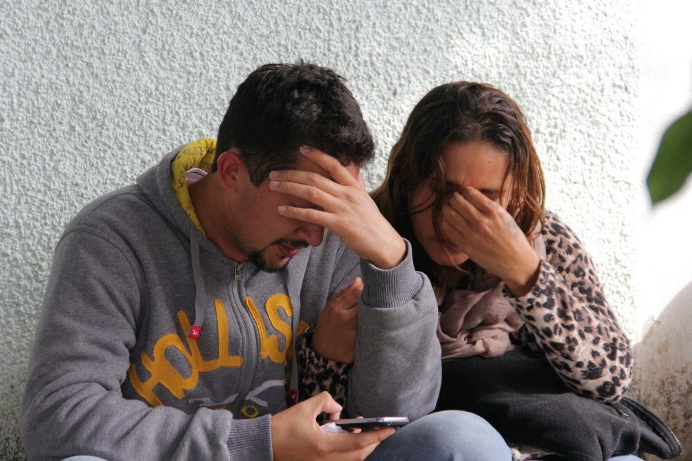 Amigos e familiares das vítimas aguardavam informações no IML