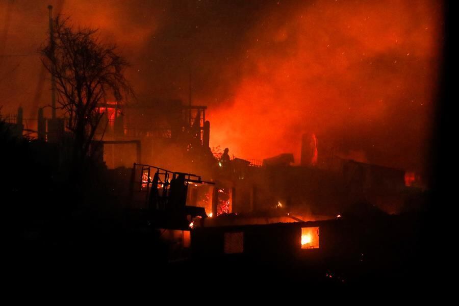 Incêndio atinge Valparaíso e deixa mais de 90 mil sem energia