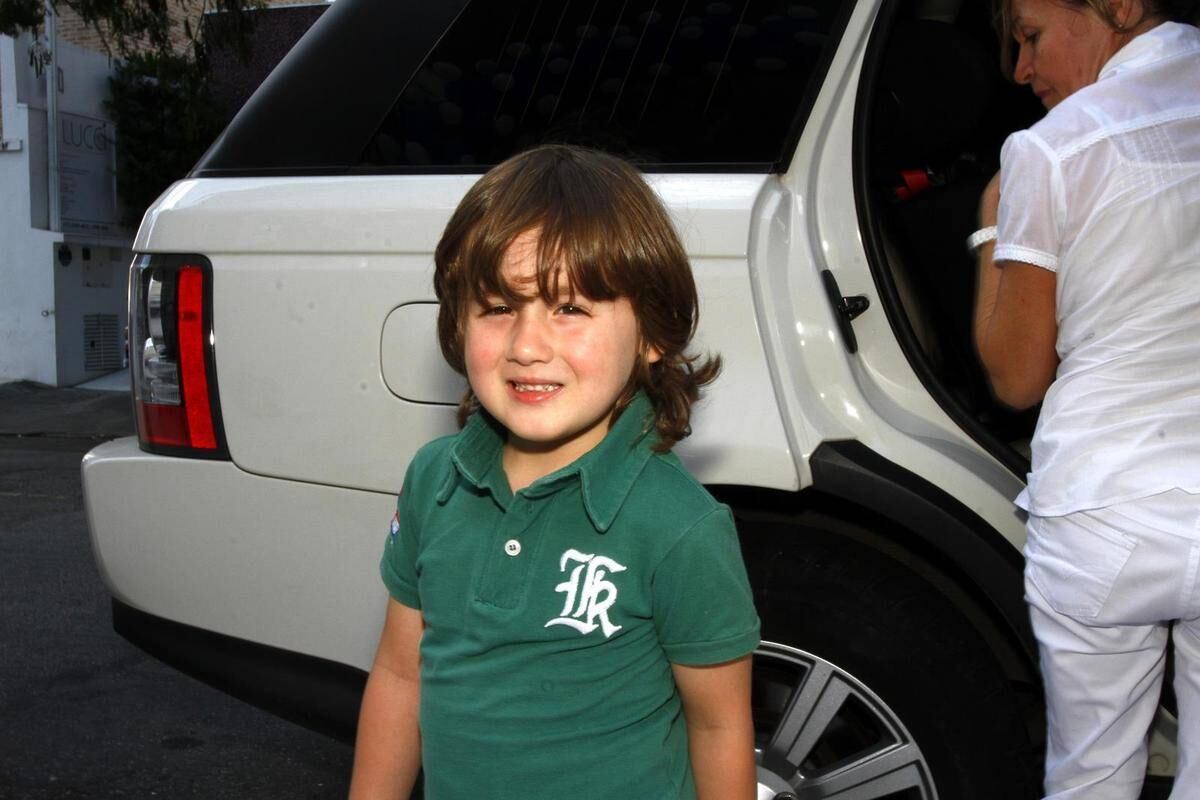 Pietro, filho apresentador Otávio Mesquita, também curtiu a festinha da pequena Helena