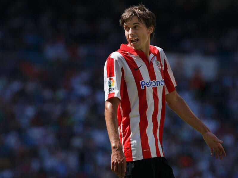 Volante, Ander Iturraspe chamou a atenção no Atlhetic Bilbao, que garantiu uma vaga na próxima Champions ao ficar em quarto lugar no Campeonato Espanhol. Chamado para os treinamentos antes da Copa, ele será anunciado pelo Manchester United em breve