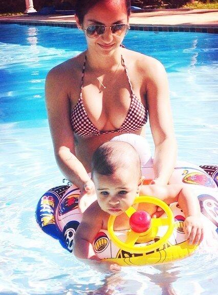 Nos últimos dias, Renata divulgou várias fotos ao lado da pequena em sua conta nas redes sociais. Os registros trazem um clima de intimidade e de muita cumplicidade entre mãe e filha