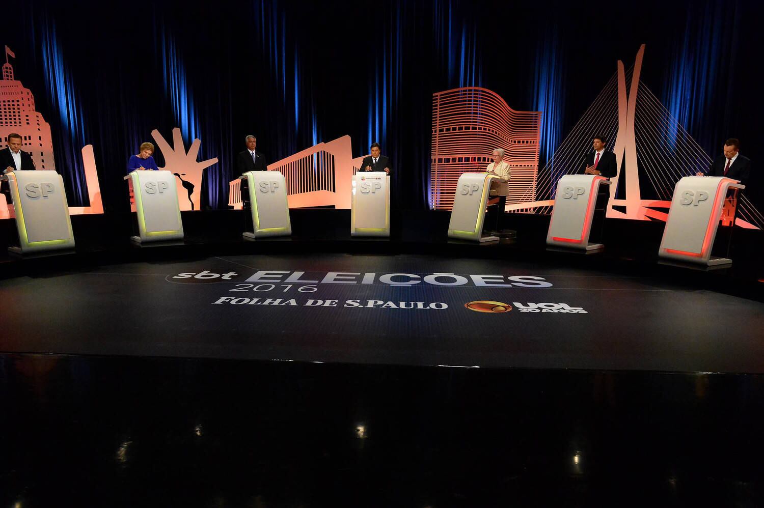 Seis candidatos à Prefeitura de São Paulo participaram do debate do SBT, UOL e Folha de S.Paulo, ocorrido em São Paulo na tarde desta sexta-feira (23). Estavam presentes Fernando Haddad (PT), Celso Russomanno (PRB), João Doria (PSDB), Marta Suplicy (PMDB), Luiza Erundina (PSOL) e Major Olimpio (SD). Após o debate, os candidatos falaram com a imprensa. Veja nas próximas fotos os comentários de quatro deles