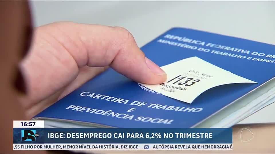 Desemprego recua e número de trabalhadores com carteira assinada bate recorde