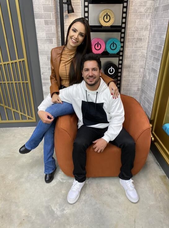 Com o frio que está fazendo na Mansão Power, nada melhor do
que casacos bem quentinhos! Não importa se você prefere uma jaqueta cheia de
detalhes ou se prefere o conforto do moletom, na Riachuelo você encontra tudo o
que precisa para ficar no estilo