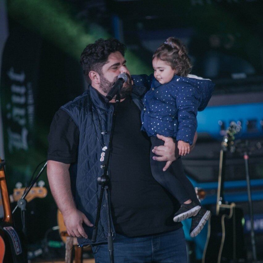 No começo de maio, Menotti publicou essa declaração para a filha: "Hoje meu bebê faz 3 aninhos. Ela ainda não tem dimensão do meu amor por ela. Que Deus te abençoe minha filha, que você cresça em graça e sabedoria. Te amo até depois do fim..."
