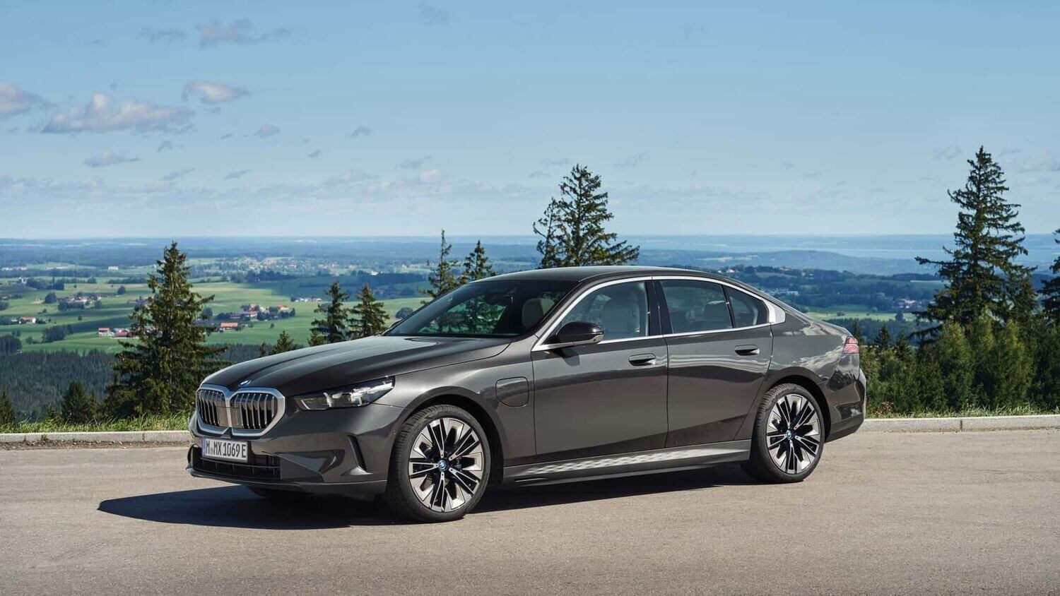 BMW lança nova versão para o Série 5