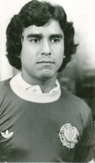 Carlos Aragonés era um meia técnico, que deu trabalho à seleção brasileira no fim dos anos 70 e início dos 80. Fez gols contra o Brasil pela Copa América e pelas Eliminatórias, despertando o interesse de clubes brasileiros. Foi para o Palmeiras em 1981 e mesmo tendo permanecido por quase três anos, não se firmou. Não marcou nenhum gol nos 12 jogos que disputou pelo Verdão.