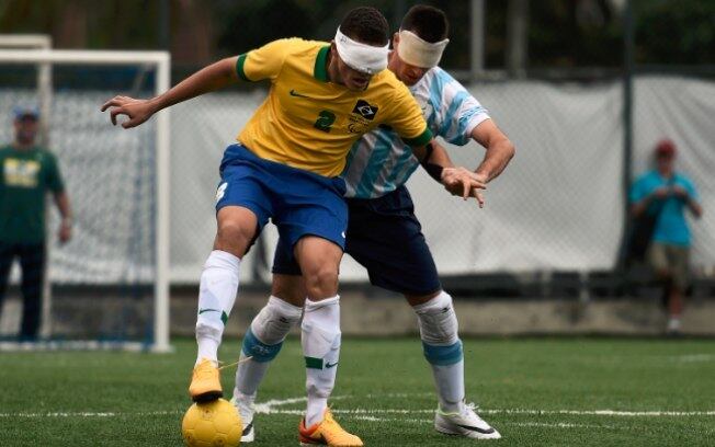 O futebol de cinco brasileiro tem um ótimo histórico nas Paralimpíadas. Já conquistou três medalhas de ouro, em Atenas 2004, em Pequim 2008 e em Londres 2012, e pode trazer mais uma na Rio 2016
