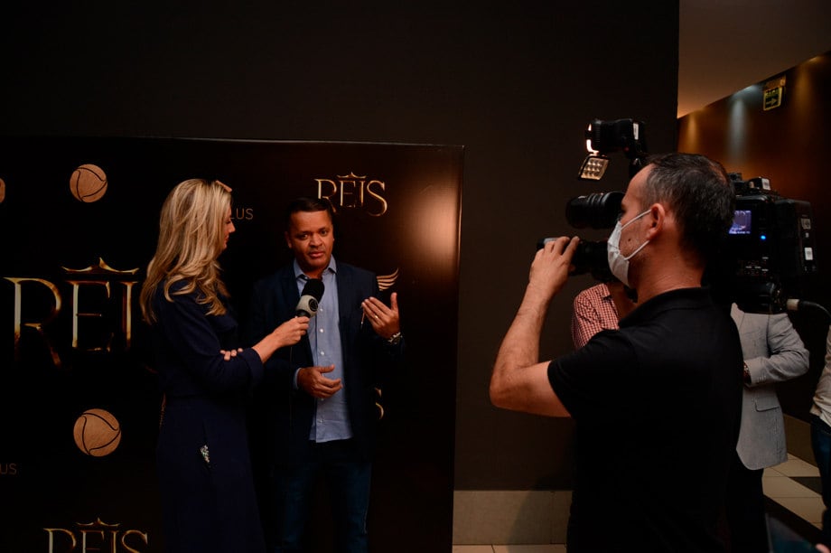 Record TV RS recebeu convidados em sala de cinema para a estreia da série Reis