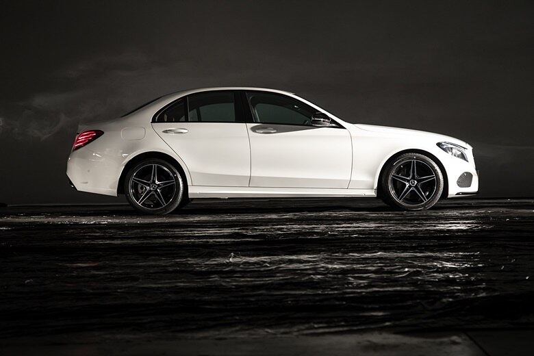 O C 300 Sport passa a ser a versão mais cara na linha Classe C, antes das versões preparadas pela equipe AMG