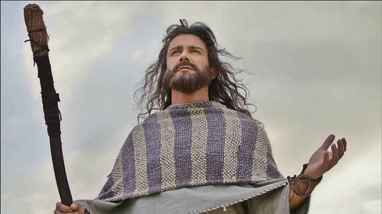 Arão estendeu seu cajado e eles percebem uma movimentação
diferente nas águas 