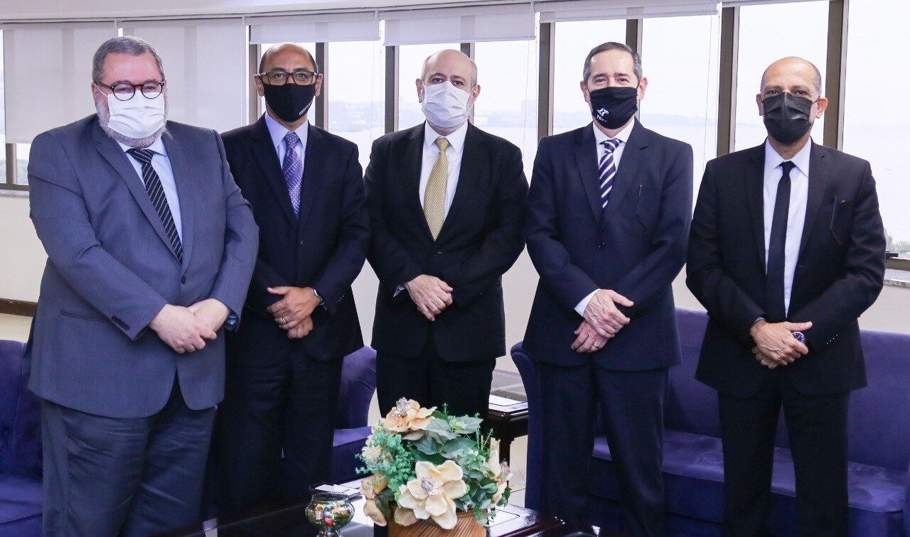 Da esquerda para a direita: Telmo Flor, Sidney Costa, Luiz Cláudio Costa, Ricardo Teixeira do Valle Pereira e Vitor Paulo Araújo dos Santos