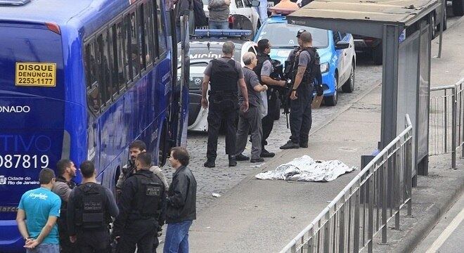 Assalto aconteceu na Francisco Bicalho, em frente a estação Leopoldina, no Centro