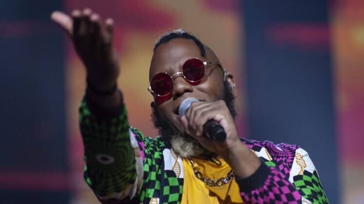 E tem fãs de pagode? Caiuby fez todos dançarem ao som de Domingo, do Só Pra Contrariar. Com uma apresentação animada, conquistou 87 jurados