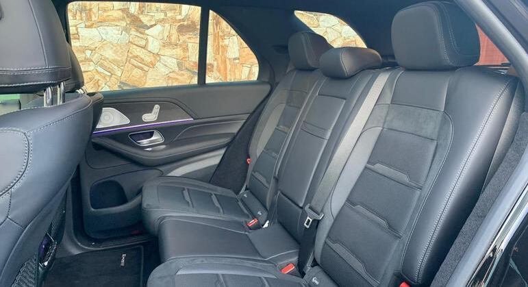 Vida a bordo é muito confortável com o crossover da Mercedes-Benz para todos os ocupantes