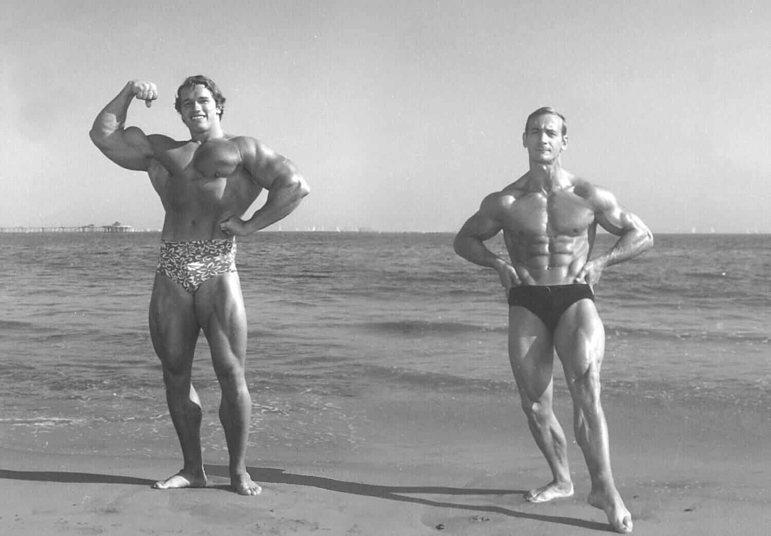 Quando era mais jovem, Arthur até posou com Arnold Schwarzenegger