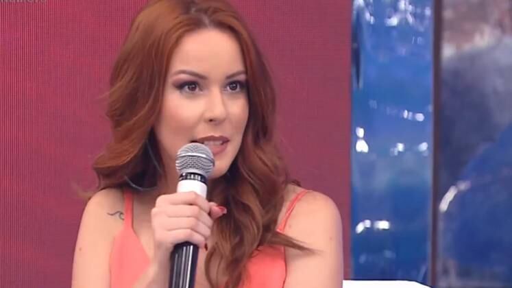 Como não se lembrar desse fora icônico? "Você sabe
diferenciar o clima e o tempo?", perguntou Robson. A resposta para a cantada do participante
veio de Lais, que disse: “O tempo é o que estamos perdendo e o clima é o que
nós não temos”. Essa machucou!