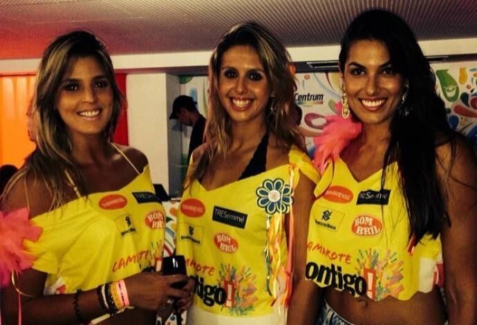 Em Salvador, as musas Mari Paraíba, Natasha Valente e Luciane Escouto, do time de vôlei do Barueri, também curtiram o primeiro dia de folia