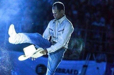 Willian guardou o prêmio para comprar um carro