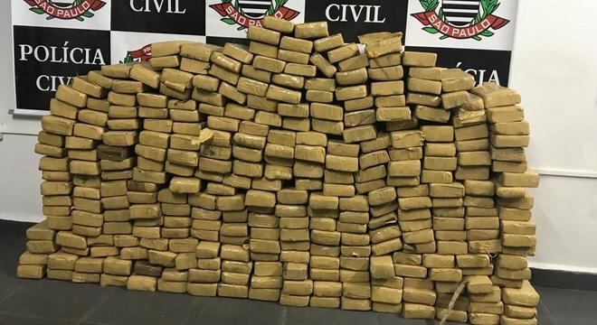 Polícia apreendeu cerca de 310 kg de maconha em um galpão em Pinheiros