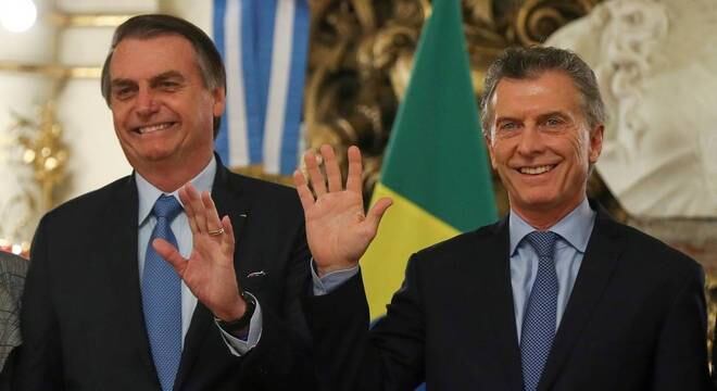 O presidente Jair Bolsonaro ao lado do presidente da Argentina, Mauricio Macri
