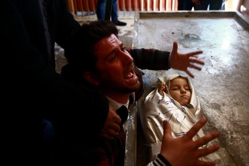 Ataque químico contra rebeldes matou ao menos 80 pessoas, incluindo 27 crianças