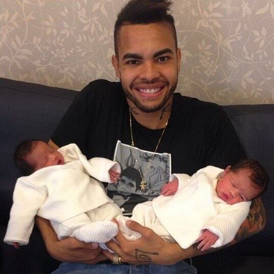 E, no dia 12 de abril de 2014, Rafaella e Sophia chegaram ao mundo