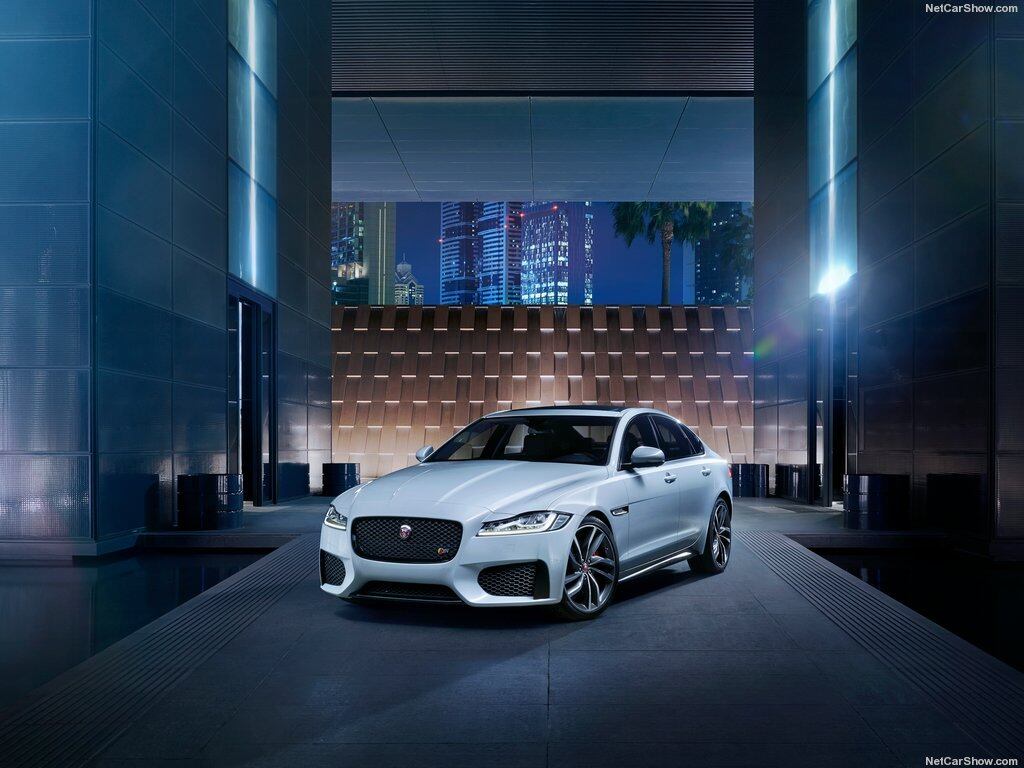 Na versão de topo S, o motor é o 3.0 V6 Supercharged de 380
cv e atinge os 100 km/h em 5,3 segundos