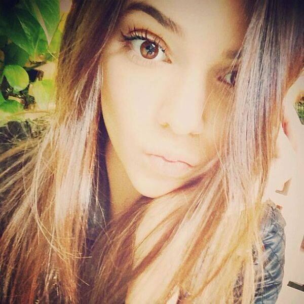 07. Kendall Jenner Nicole, de 18 anos, é uma personalidade da TV americana, modelo e embaixadora da marca americana Seventeen Magazine. Ela é ficou conhecida por aparecer no reality show Keeping Up with the Kardashians com a sua família. Esta foto recebeu 8,112,323 curtidas
