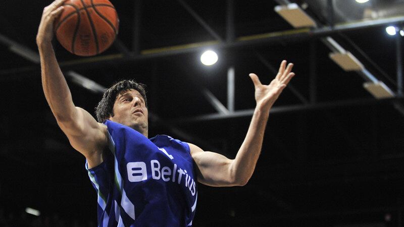 Sebastien Bellin nasceu em São Paulo, em 1978, mas desenvolveu sua carreira no exterior. Com dupla cidadania, rumou para a Bélgica e jogou basquete em diversos times do país, e atuou pela seleção belga
LEIA TAMBÉM: Ex-jogador de basquete brasileiro está entre os feridos em atentado belga