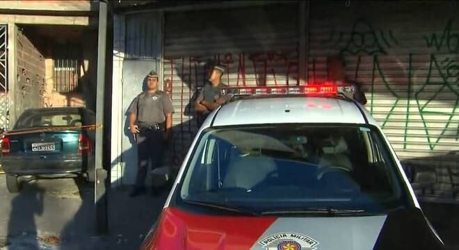 Policiais são chamados para conter homem que faz vítima refém