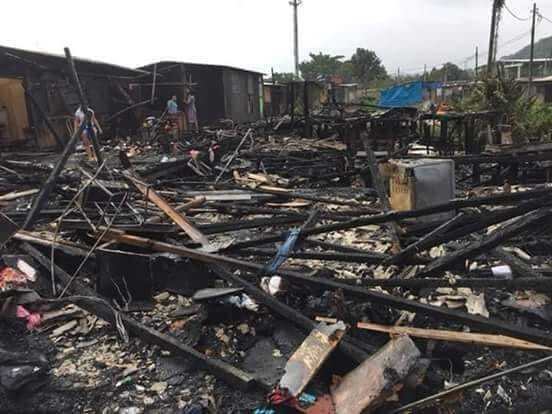 O incêndio destruiu 17 casas e barracos da Vila Esperança, em Cubatão, SP