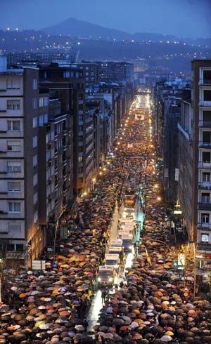 Manifestantes tomaram as ruas de Bilbao hoje