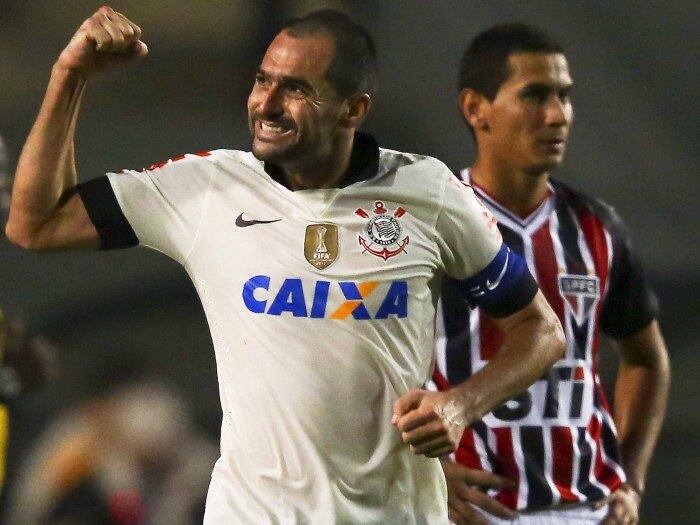 Um dos poucos jogadores que conseguiram se consagrar com as duas camisas foi o meia Danilo. Ele conquistou uma Libertadores, um Mundial, um Brasileiro e um Paulista por cada um dos rivais