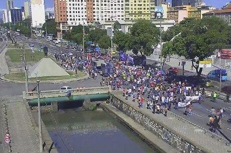 Manifestantes se deslocavam pela av. Presidente Vargas