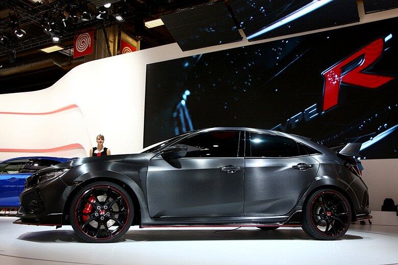 Apesar de a Honda não ter divulgado as especificações, o novo Civic Type R certamente recebeu diversas modificações na suspensão e nos freios, que exibem discos maiores com pinças vermelhas da italiana Brembo