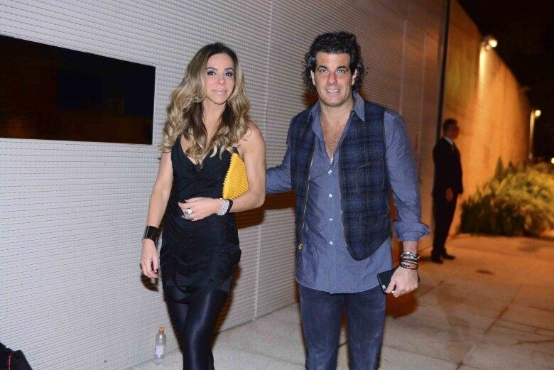 O casal Cris Arcangeli e Álvaro Garnero badalou na festa 